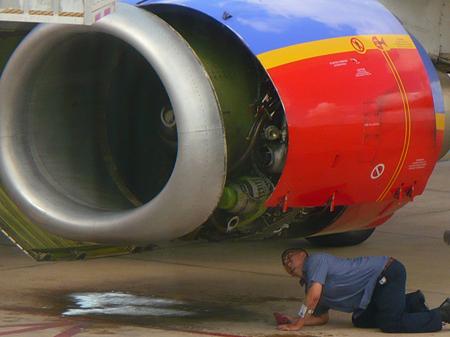 Southwest Airlines flight mechanic Southwest Airlines flight mechanic